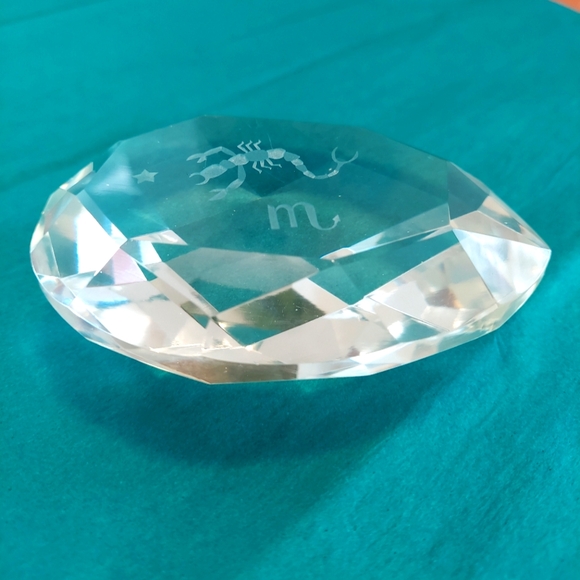 Crystal Glass Scorpio Paperweight - Picture 2 of 6